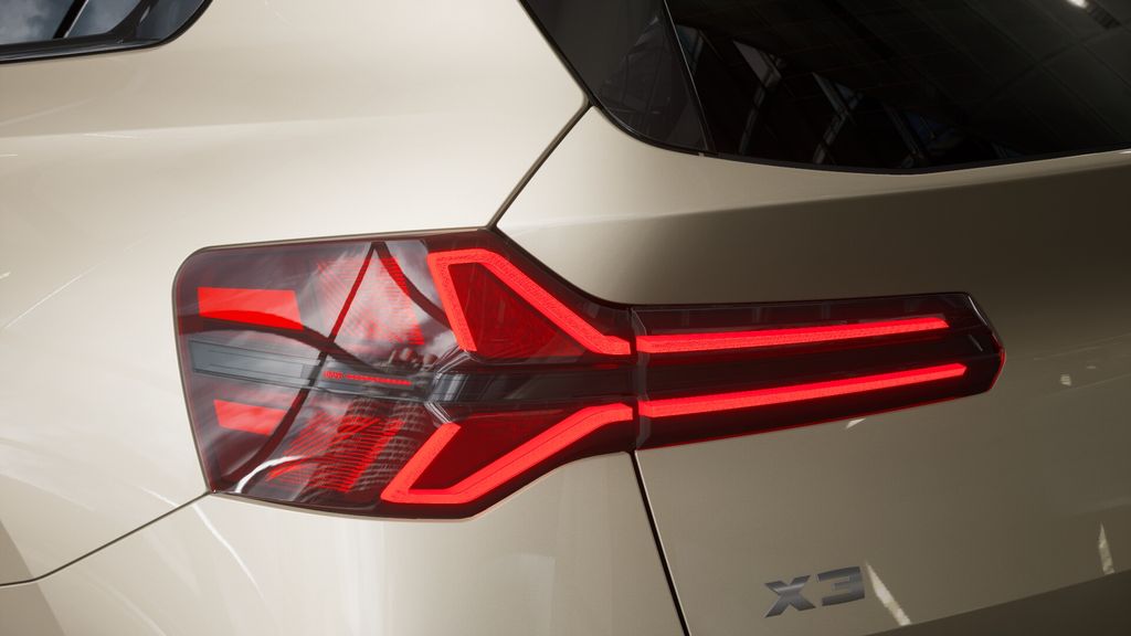 2025 BMW X3 M 8