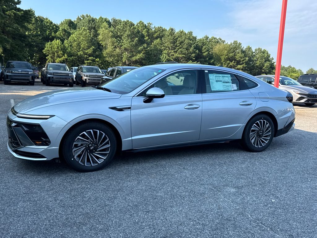 2025 Hyundai Sonata Hybrid SEL photo 2