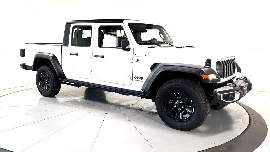 Bright White Clearcoat 2025 Jeep Gladiator Pickup Truck Four-Wheel Drive 8-Speed Automatic