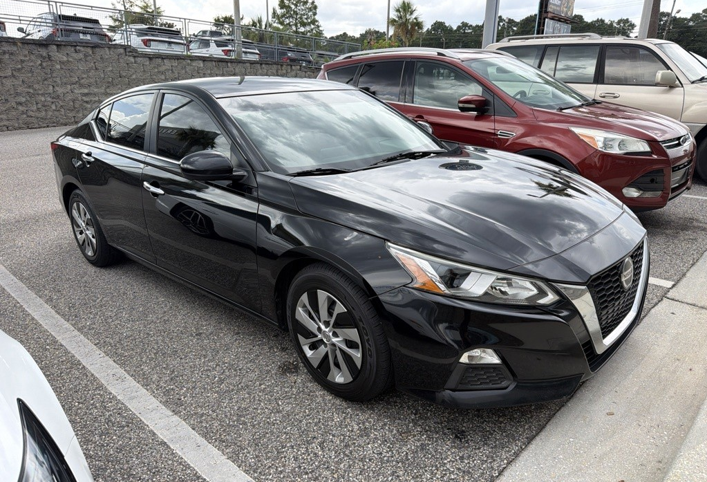 Used 2020 Black Nissan 2.5 S image 8