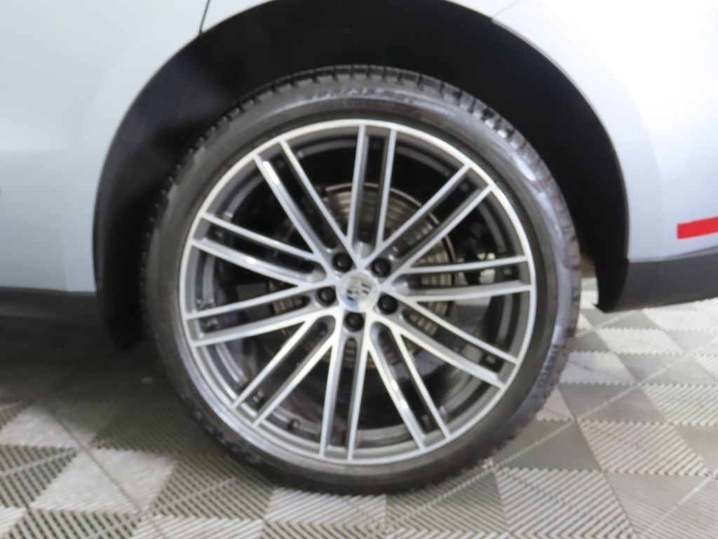 Thumbnail: 2025 Porsche Macan - 32