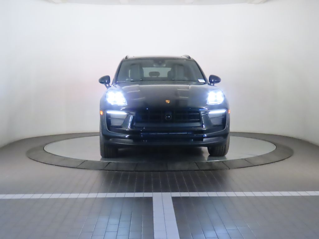 Thumbnail: 2026 Porsche Macan - 10