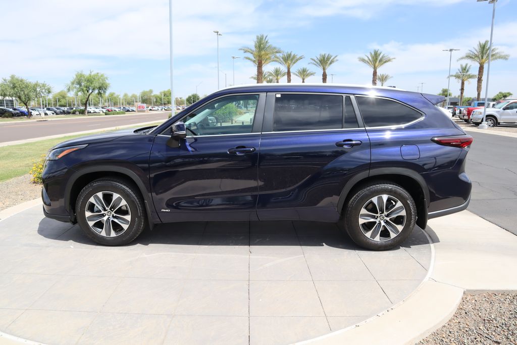 2025 Toyota Highlander XLE 8