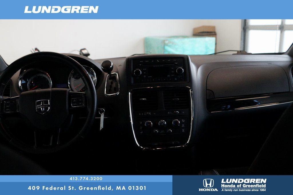 2015 Dodge Grand Caravan SE 13