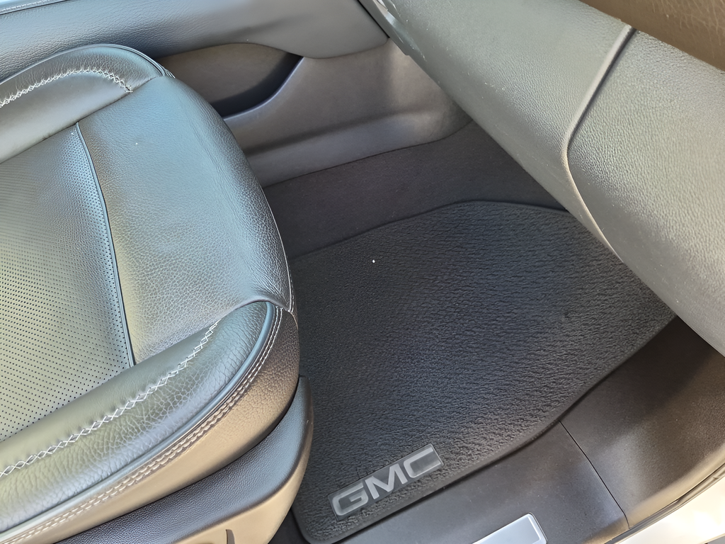 Used 2024 White GMC Denali image 47