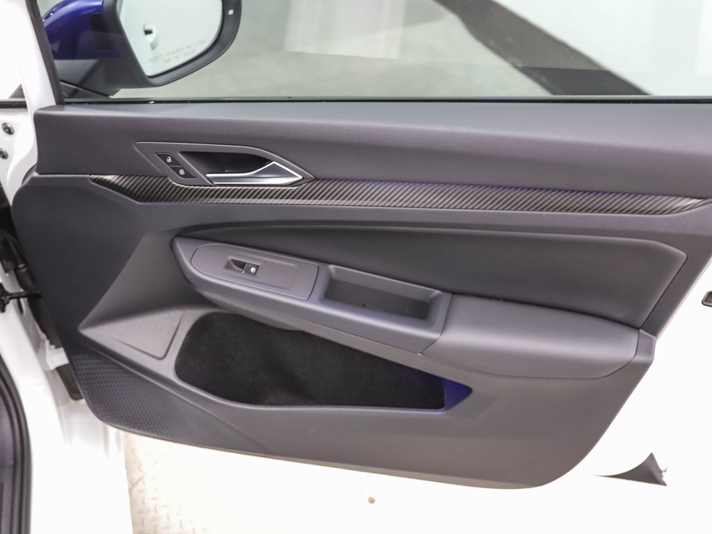 2023 Volkswagen Golf R 27