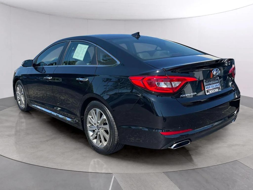 Used 2017 Phantom Black Hyundai Sport image 3