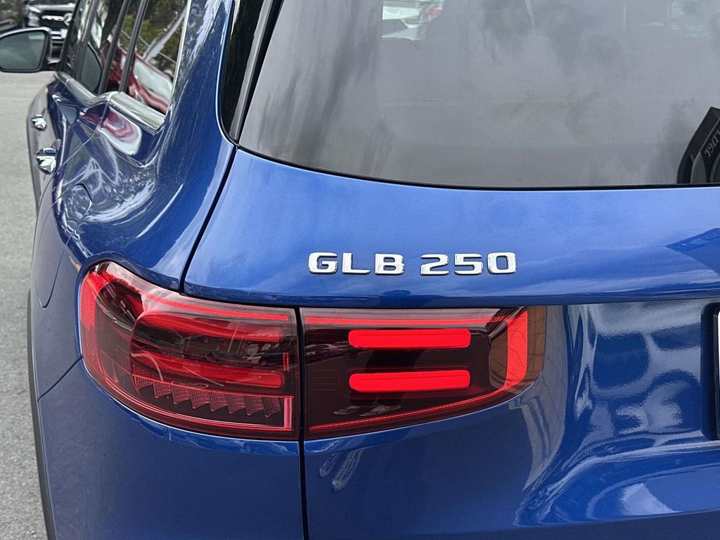 Thumbnail: 2024 Mercedes-Benz GLB - 10