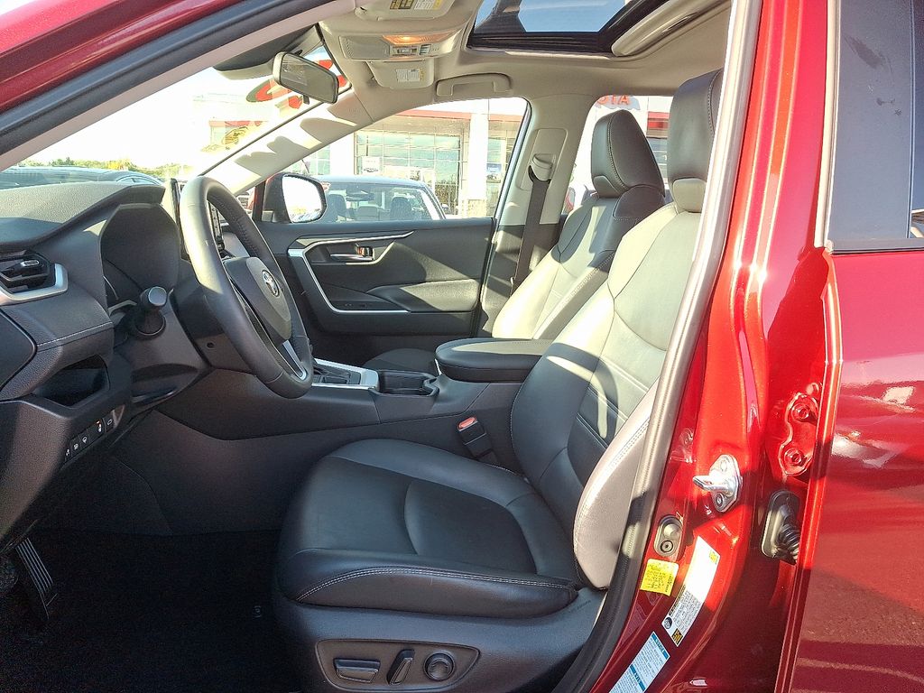 Thumbnail: 2020 Toyota RAV4 - 14