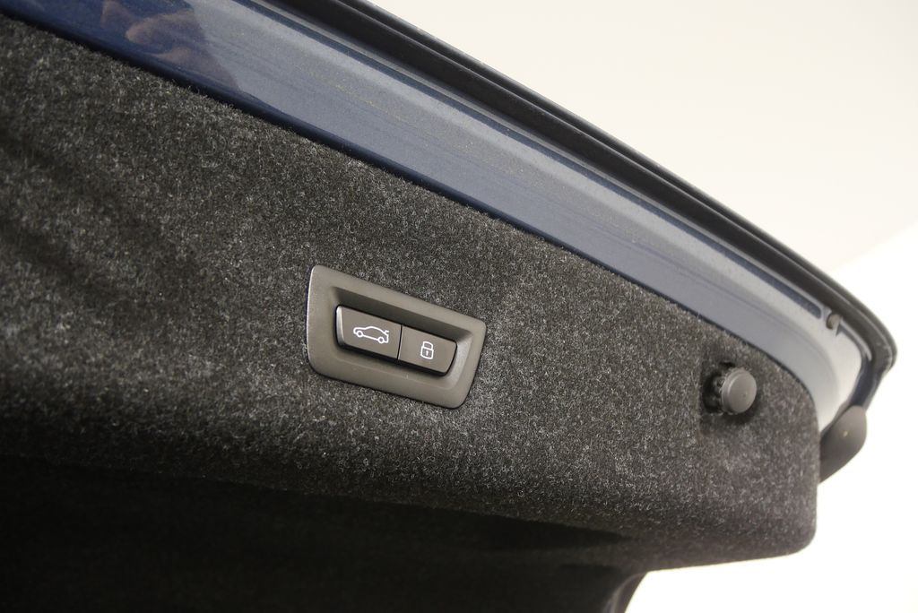 Thumbnail: 2025 BMW 3 Series - 18