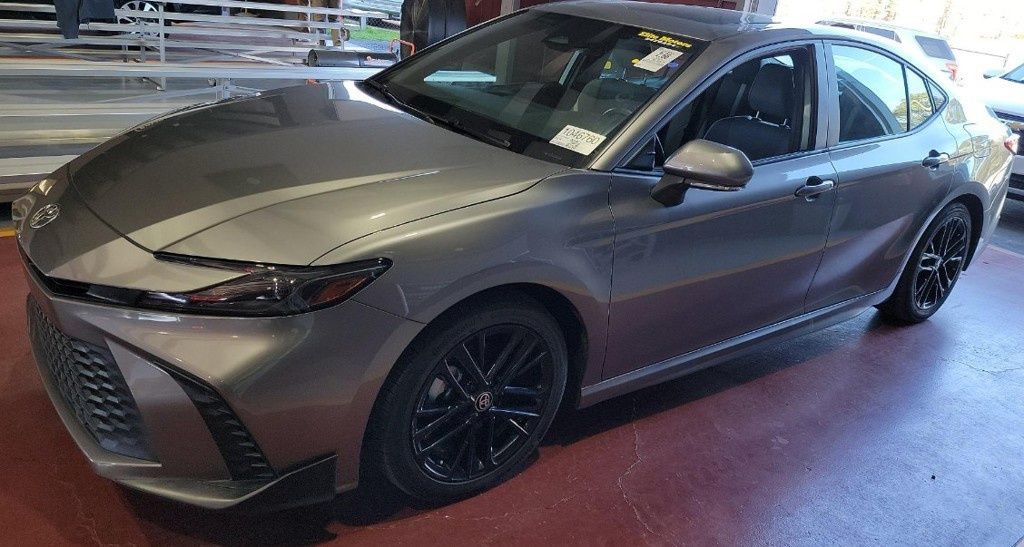 2025 Toyota Camry SE FWD