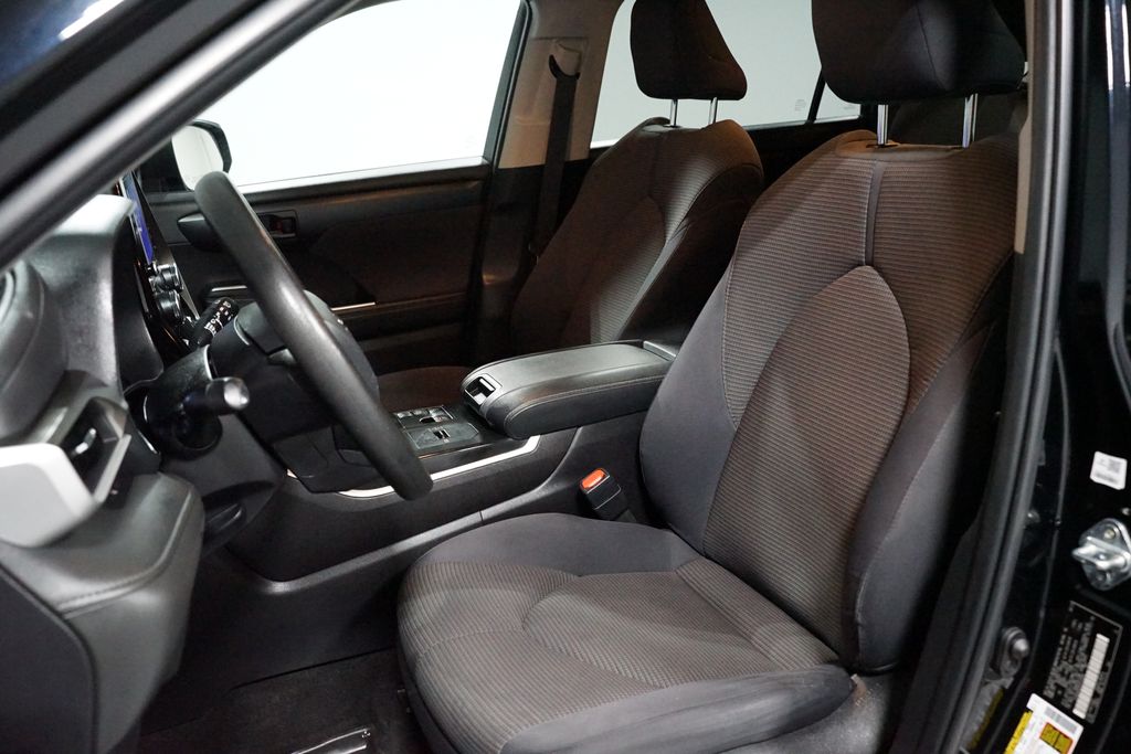 Thumbnail: 2023 Toyota Highlander - 26