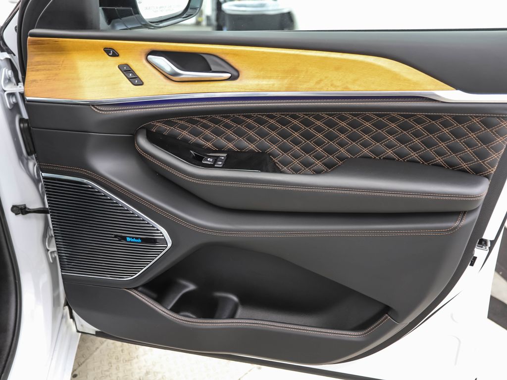 Thumbnail: 2023 Jeep Grand Cherokee L - 32