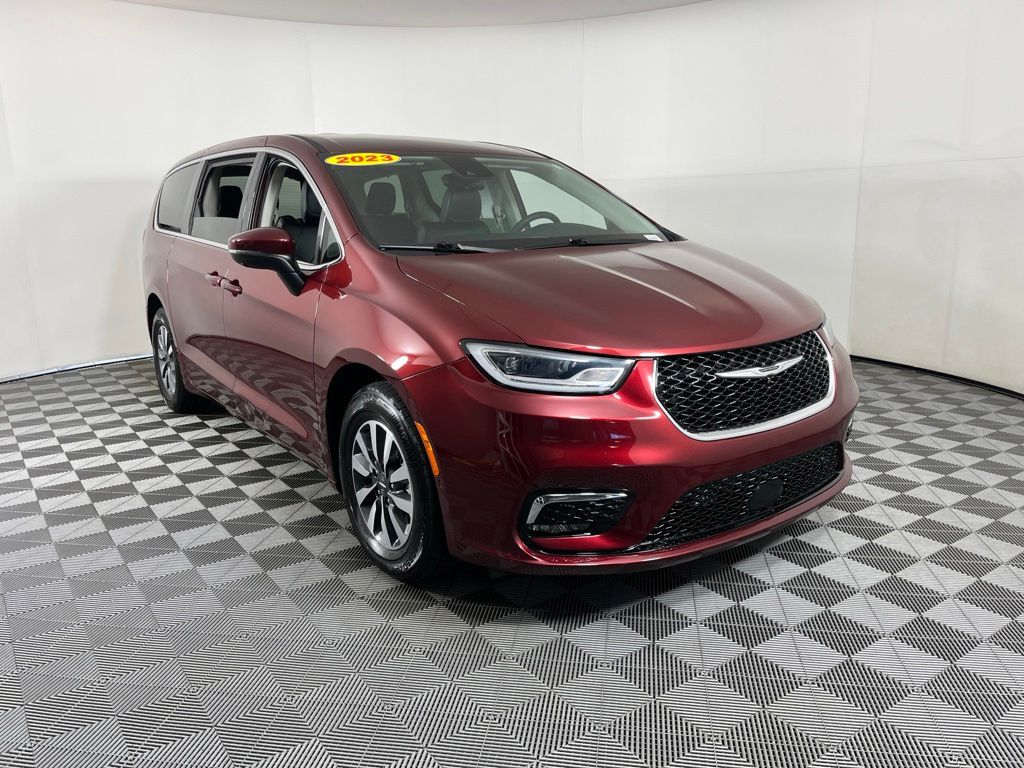 Thumbnail: 2023 Chrysler Pacifica - 19