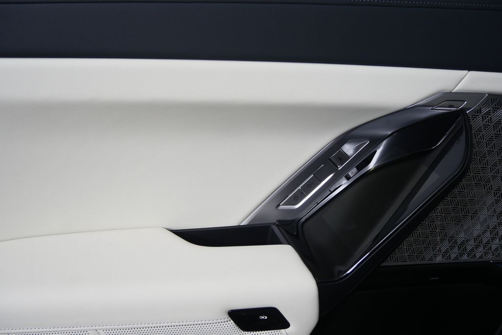 Thumbnail: 2026 BMW i7 - 10