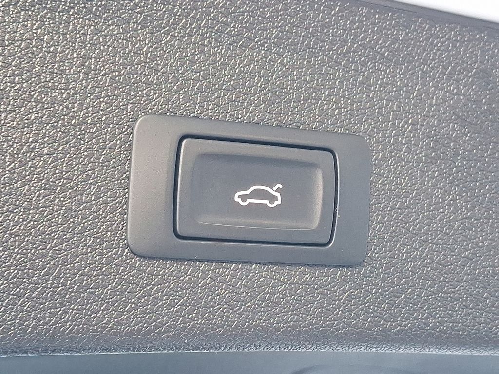 Thumbnail: 2015 Audi Q5 - 28