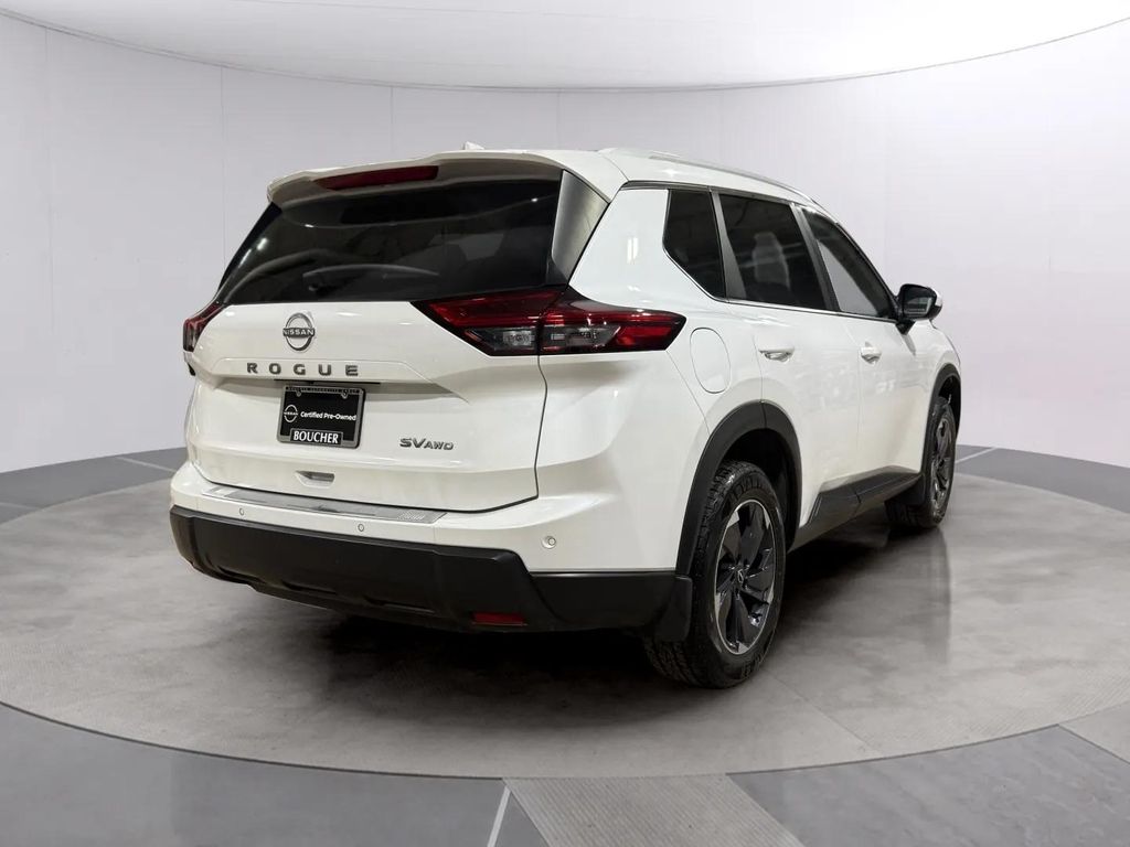 Certified Used 2024 Everest White Pearl Nissan SV image 3