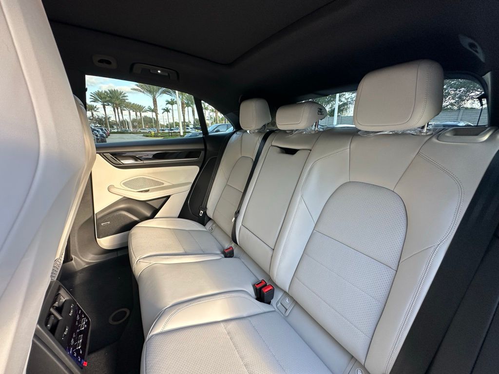 2024 Porsche Macan T 26
