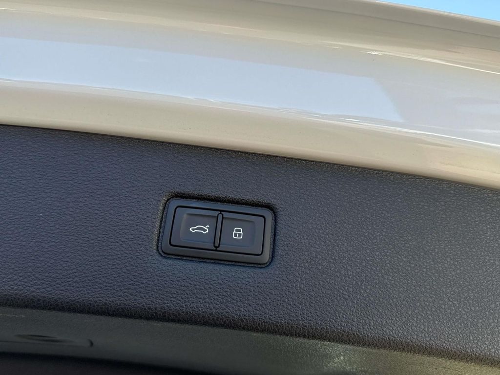 Thumbnail: 2023 Audi Q7 - 27