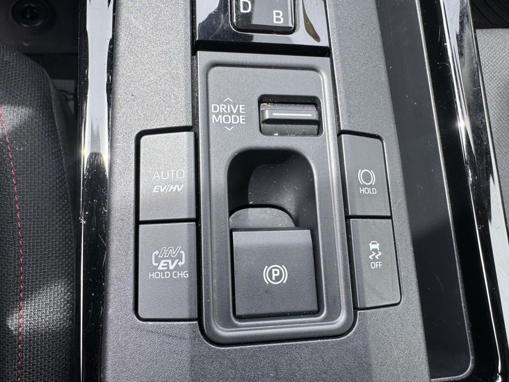 2025 Toyota Prius SE - Photo 27