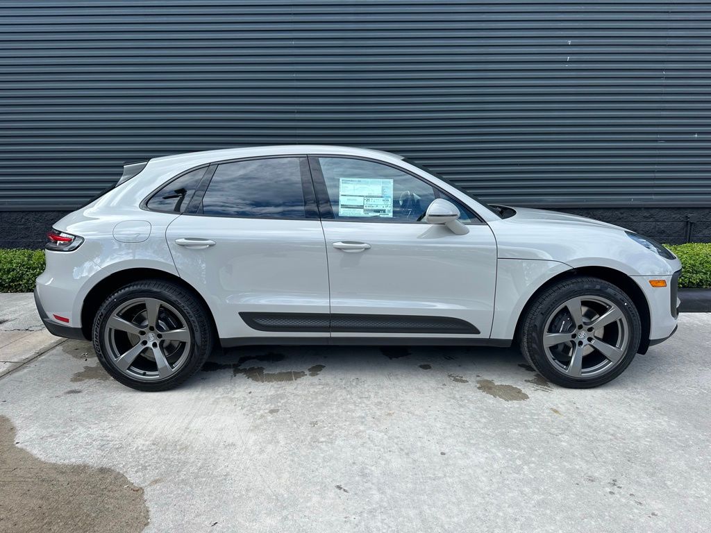 Thumbnail: 2026 Porsche Macan - 10