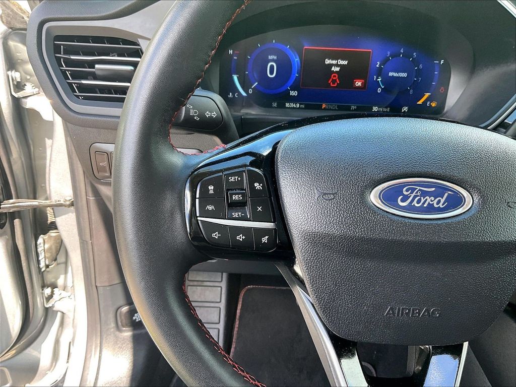 2022 Ford Escape — photo 23
