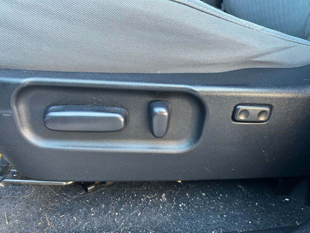 Thumbnail: 2021 Toyota Tacoma - 16