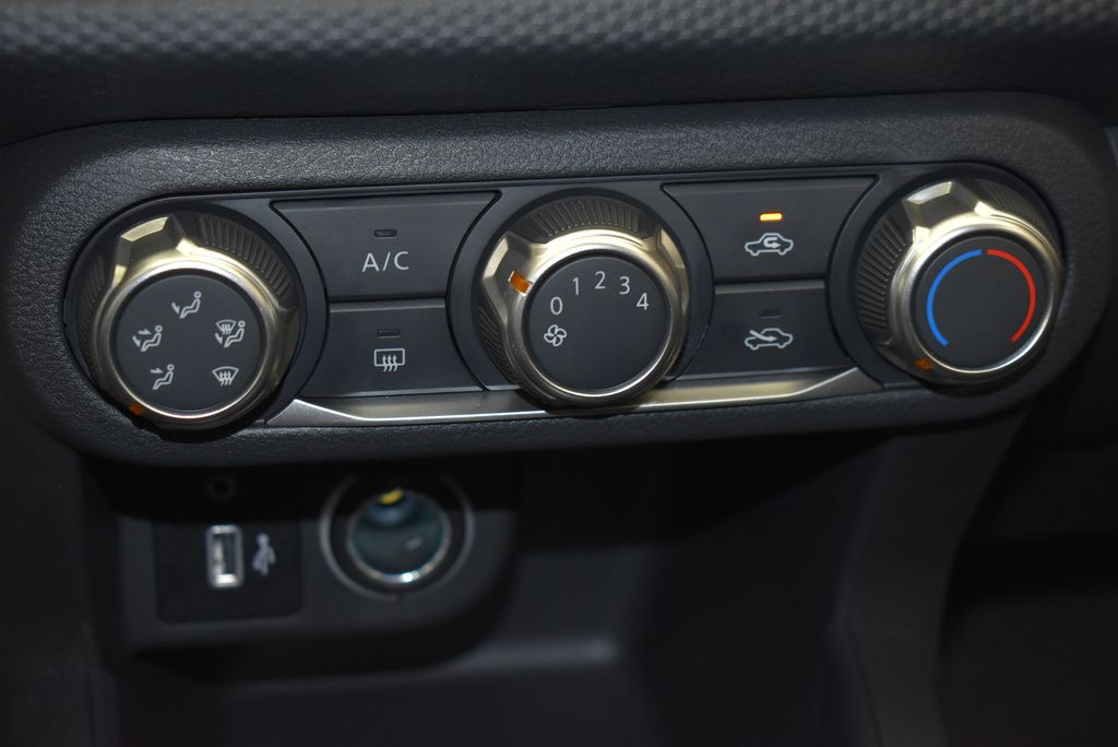 2025 Nissan Kicks S 21