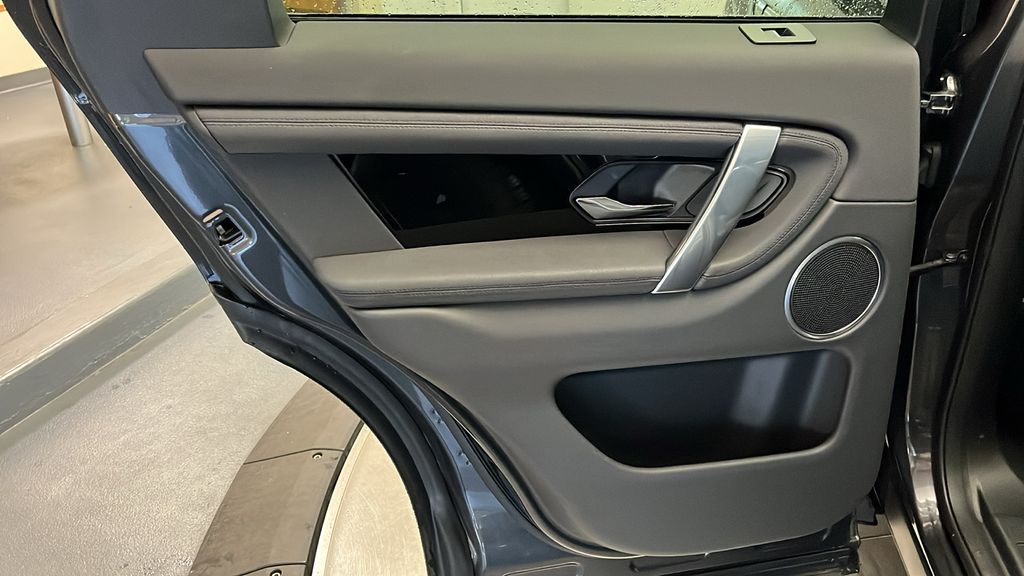 2023 Land Rover Discovery Sport S 23