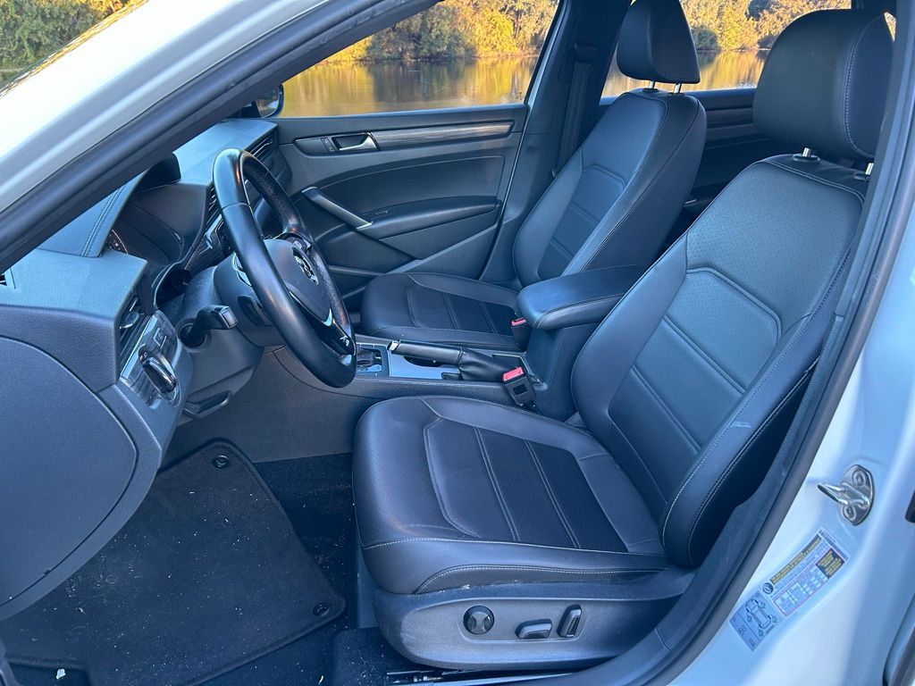 Thumbnail: 2022 Volkswagen Passat - 14