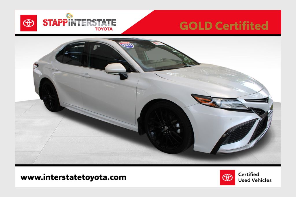 White (Wind Chill Pearl) 2022 Toyota Camry Sedan Front-Wheel Drive 8-Speed Automatic