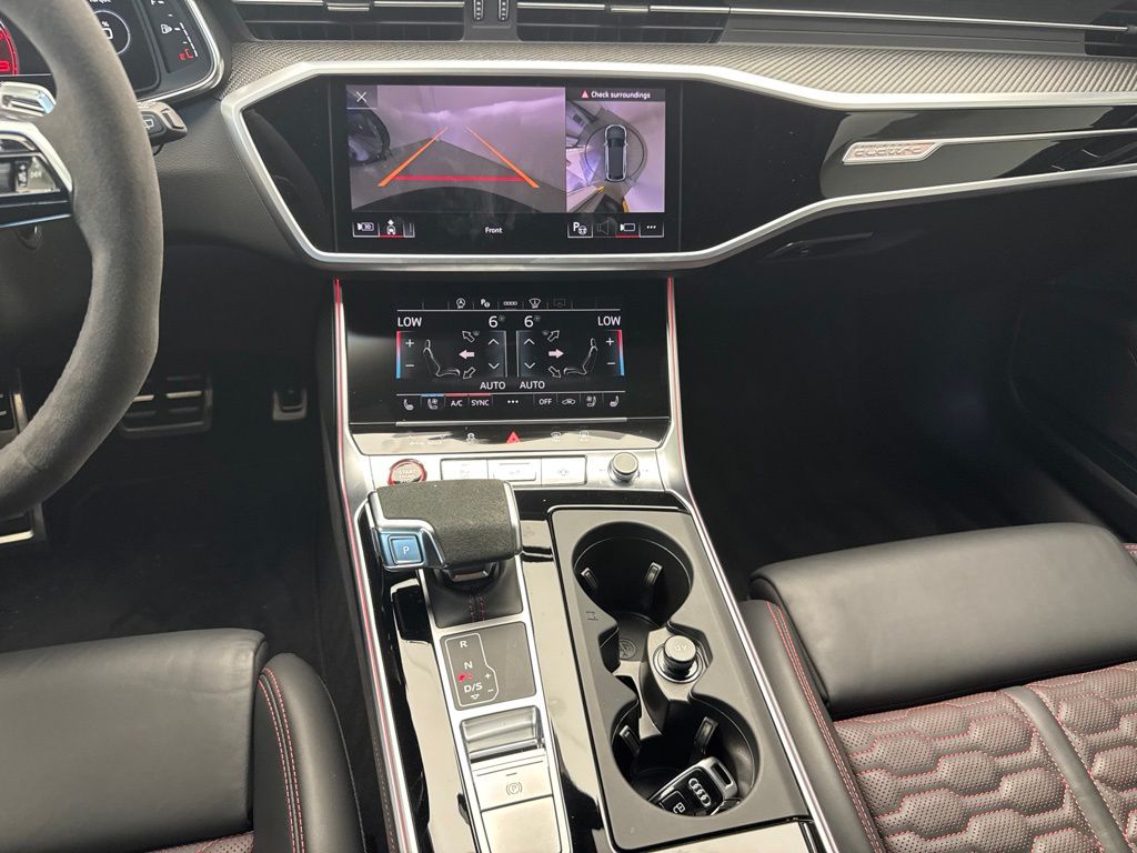 Thumbnail: 2025 Audi RS 6 - 12