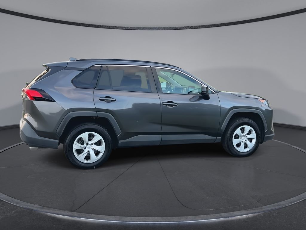 Thumbnail: 2021 Toyota RAV4 - 9