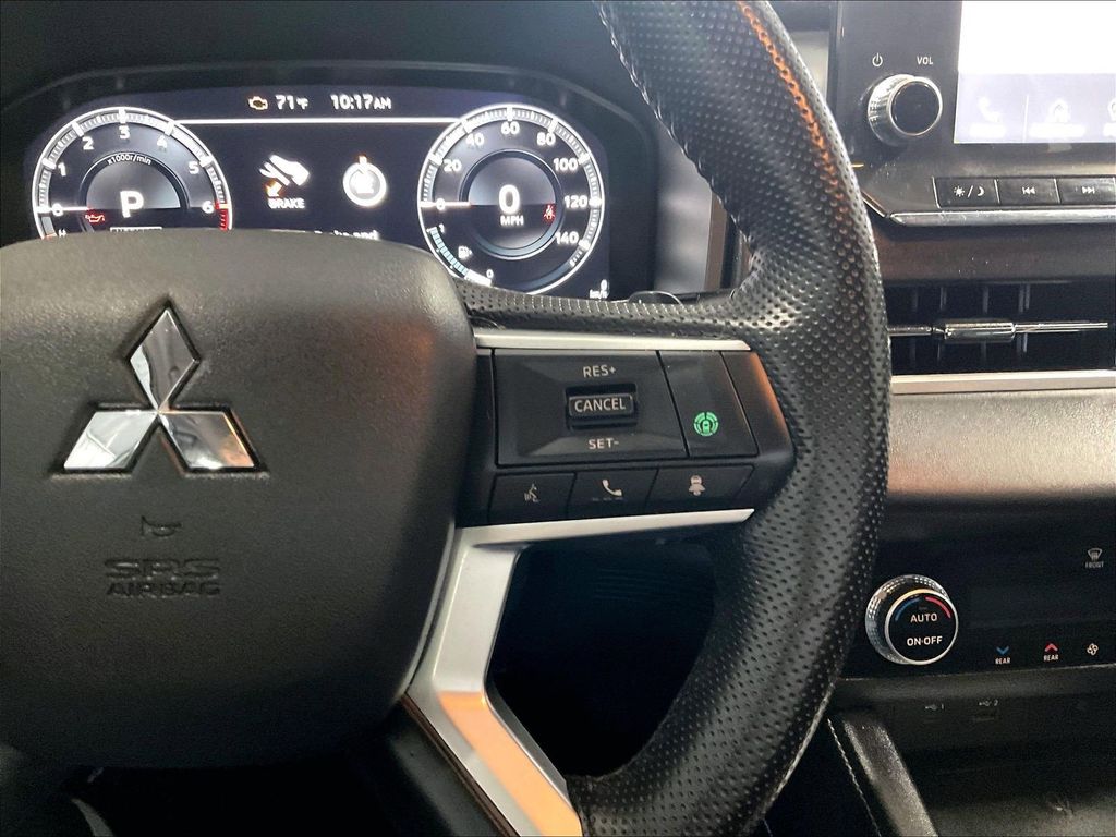 2022 Mitsubishi Outlander — photo 23