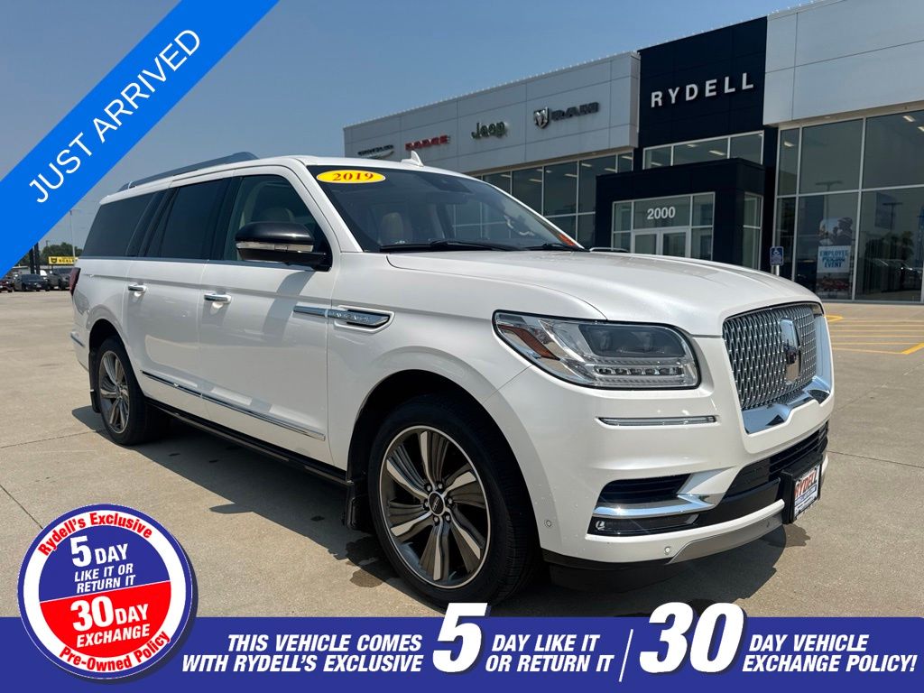 White Platinum Clearcoat Metallic 2019 Lincoln Navigator SUV / Crossover Four-Wheel Drive Automatic