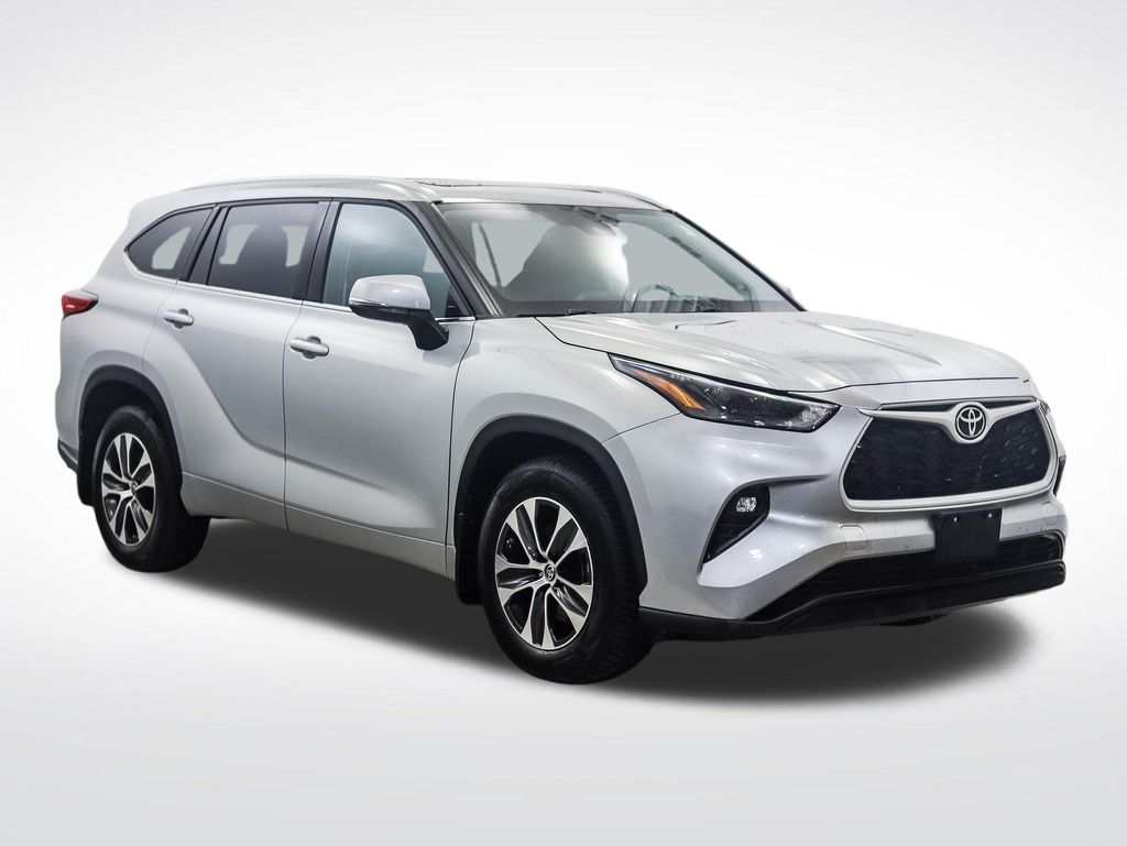 Thumbnail: 2022 Toyota Highlander - 7