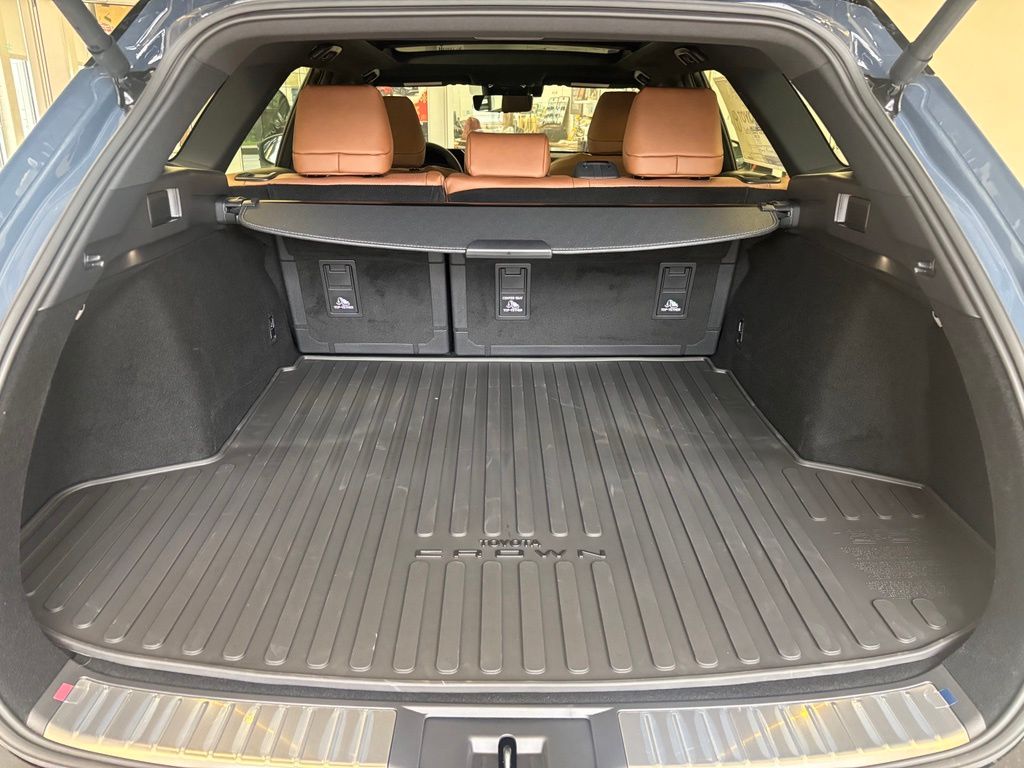 2026 Toyota Crown Signia Limited - Photo 26
