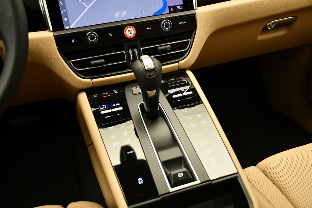 Thumbnail: 2025 Porsche Macan - 32
