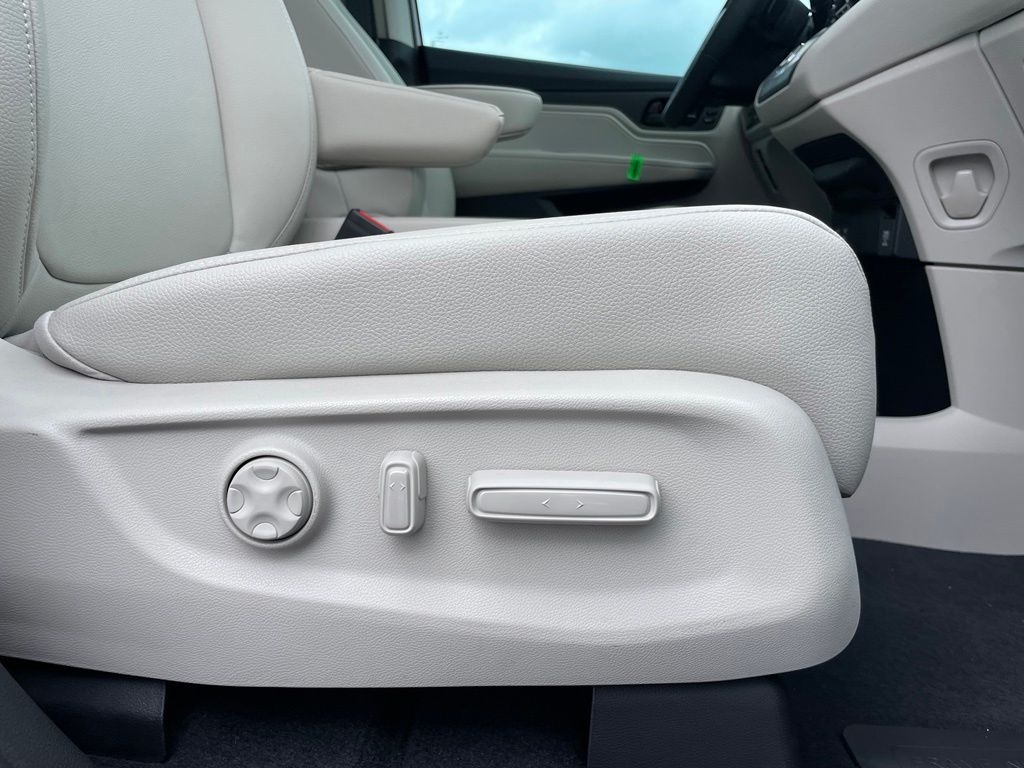 Thumbnail: 2026 Honda Odyssey - 30
