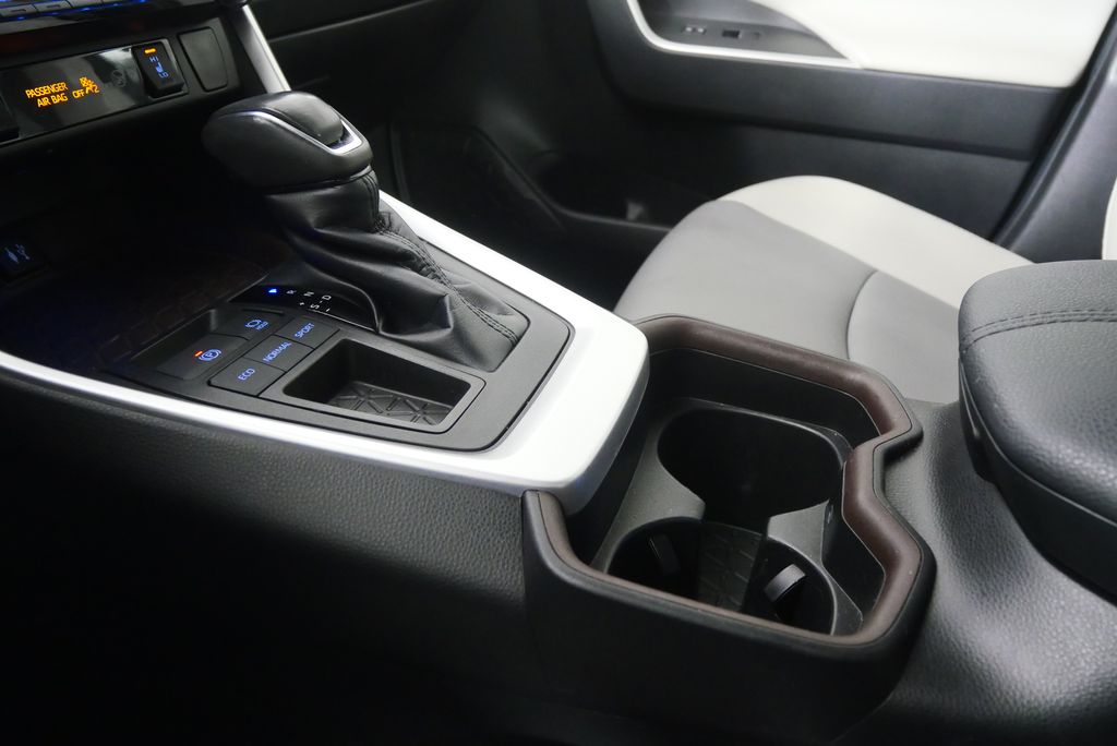 Thumbnail: 2019 Toyota RAV4 - 25