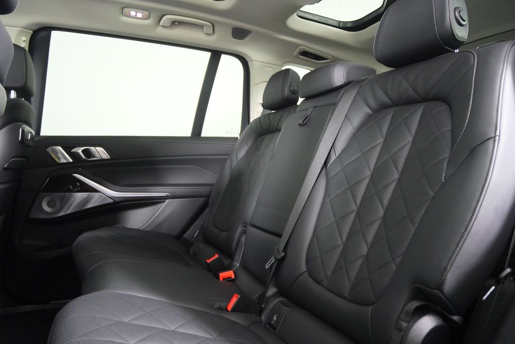 Thumbnail: 2025 BMW X7 - 17