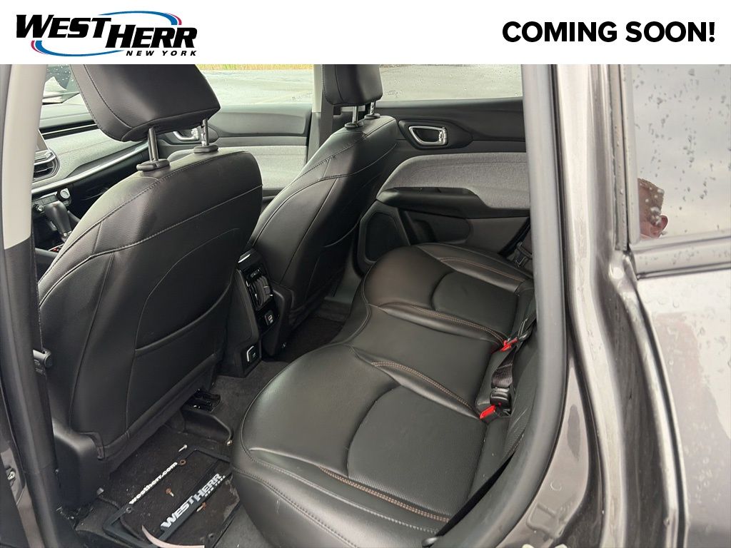 Certified Used 2022 Gray Jeep Latitude Lux image 6