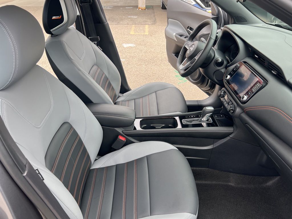 2024 Nissan Kicks SR photo