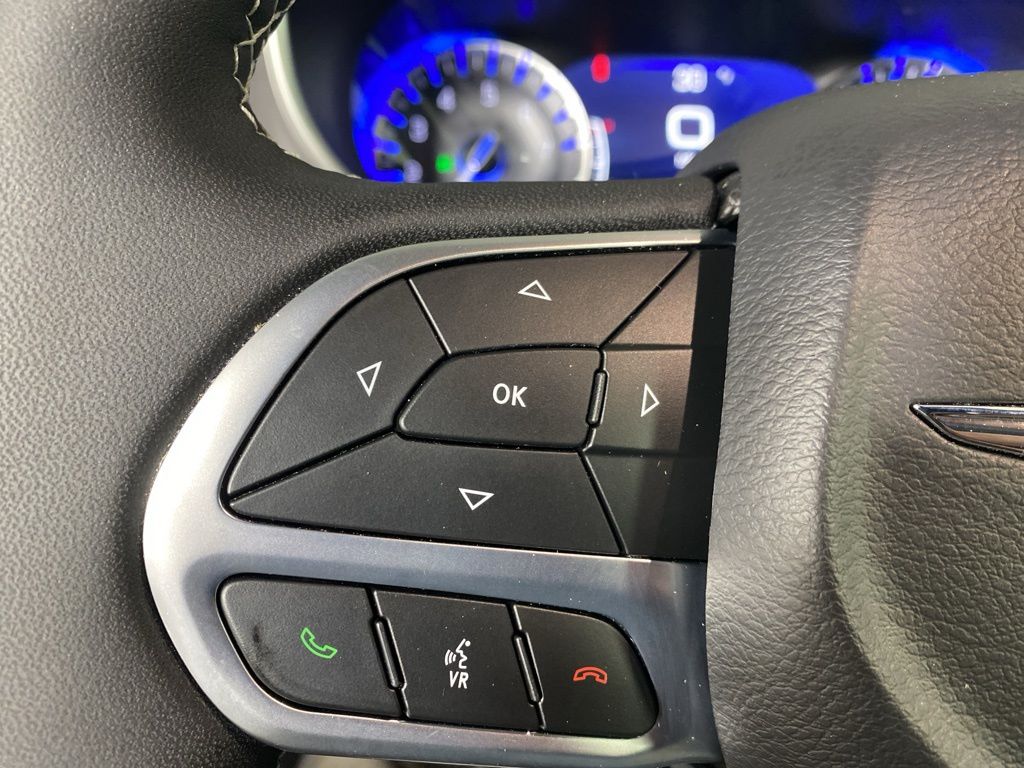 Used 2026 White Chrysler Select image 9