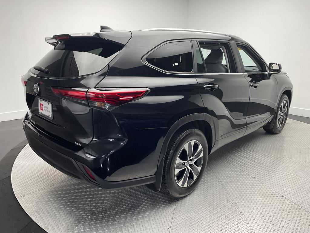 Thumbnail: 2023 Toyota Highlander - 5
