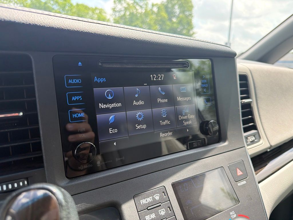 Thumbnail: 2017 Toyota Sienna - 32
