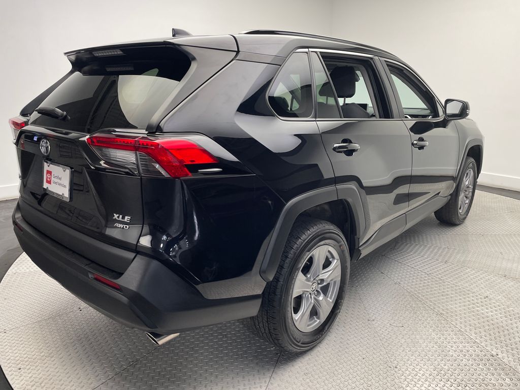 2024 Toyota RAV4 XLE 5