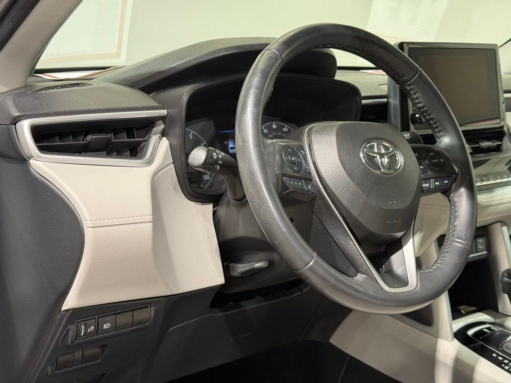 Thumbnail: 2023 Toyota Corolla Cross - 17