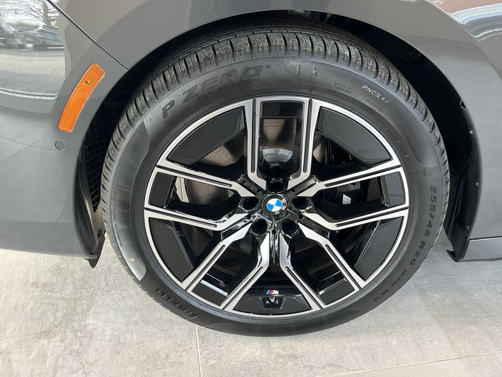 Thumbnail: 2026 BMW 7 Series - 2