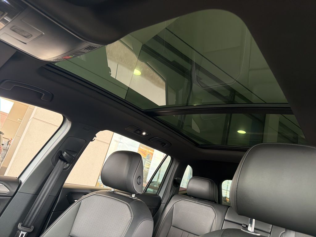 Thumbnail: 2023 Volkswagen Tiguan - 11